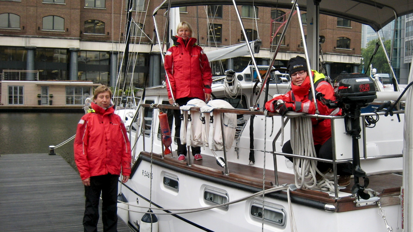 Suwena has just arrived to the St Katharine Docks marina