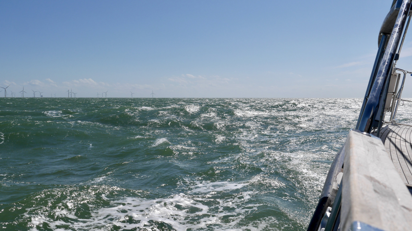 Suwena passing the London Array windfarm