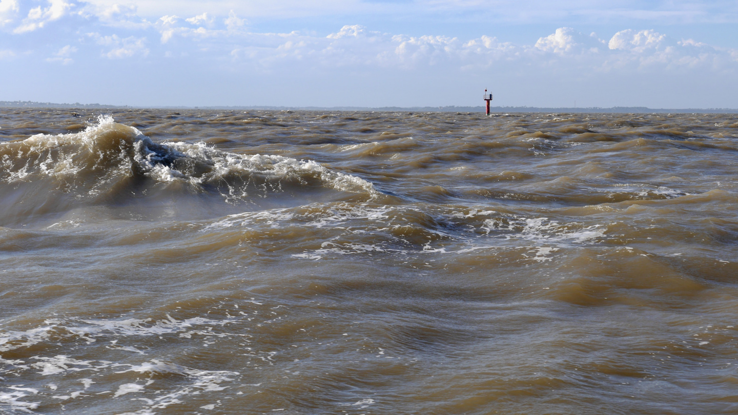 Sandy water on the Thames estuary