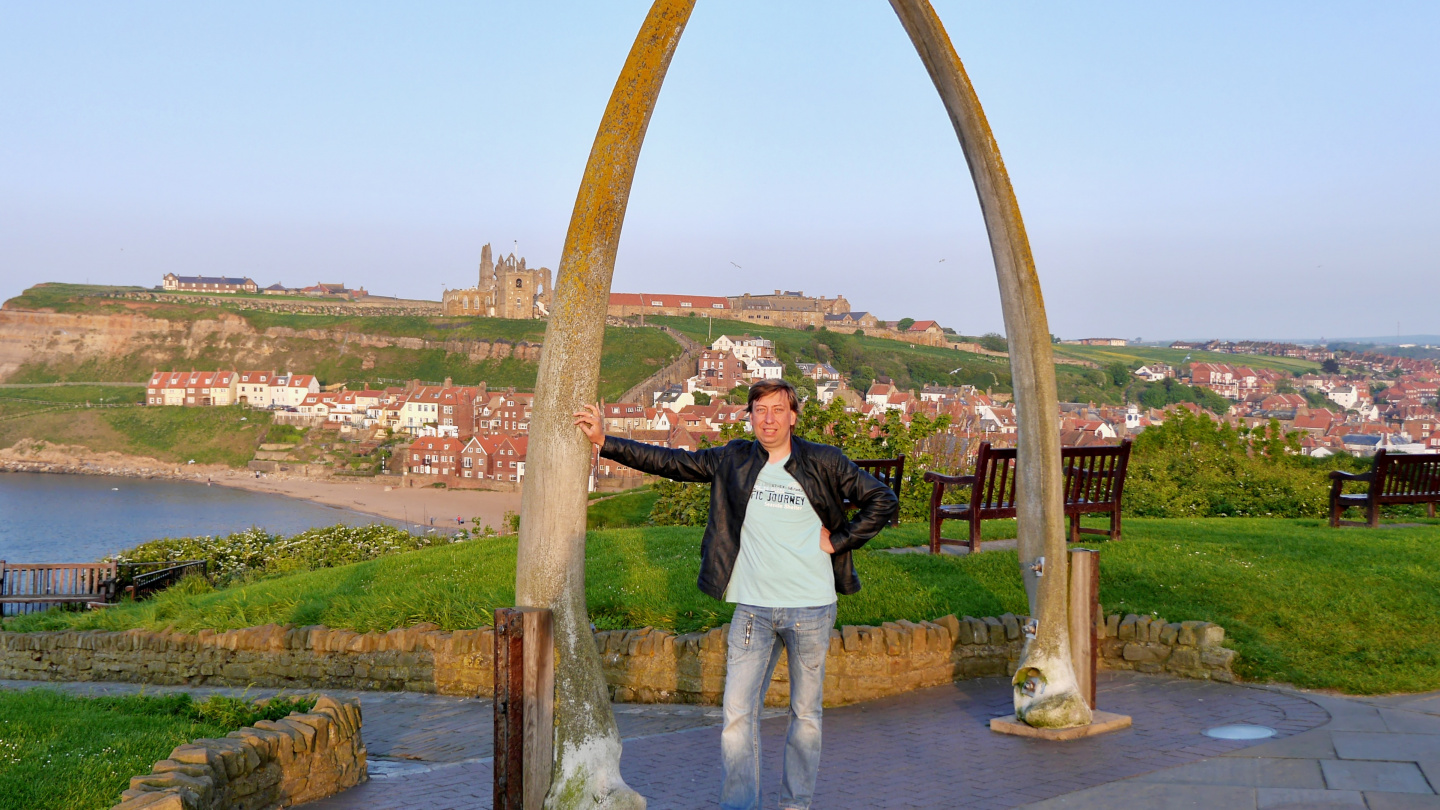 Andrus at the whale bone arch in Whitby