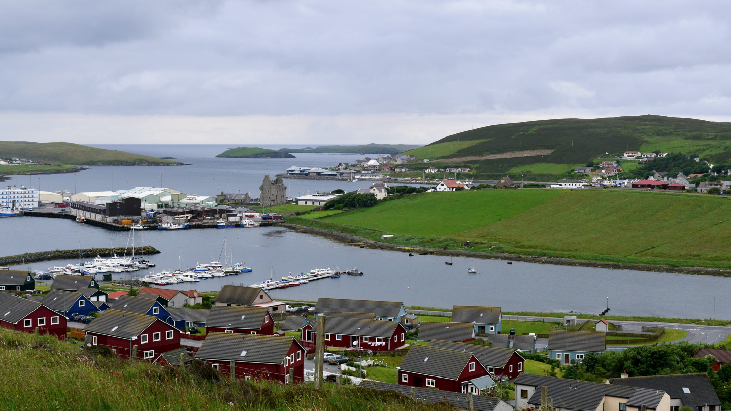 Scalloway kylä Shetlannissa