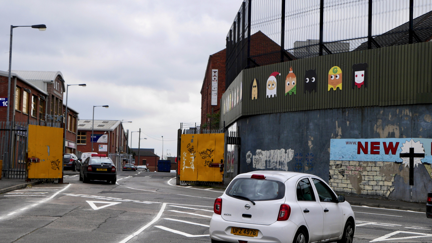 Gate in the wall of West Belfast