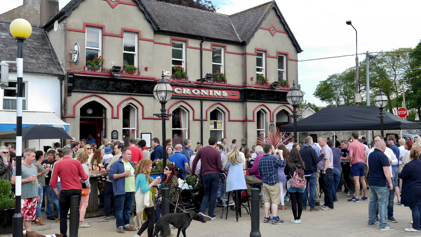 Cronins Pub & Mad Fish restaurant in Crosshaven