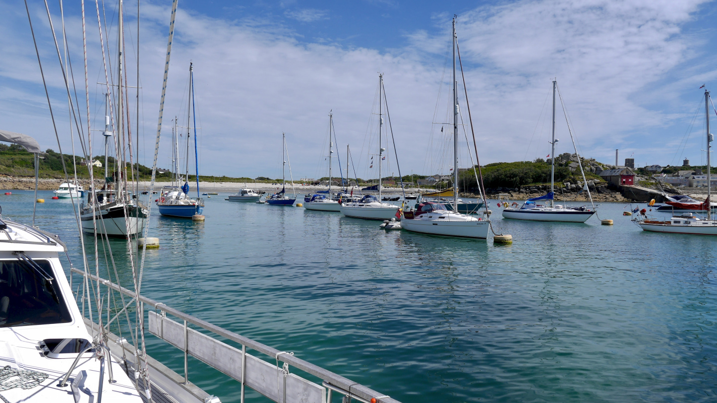 Suwena in front of Hugh Town on the Isles of Scilly