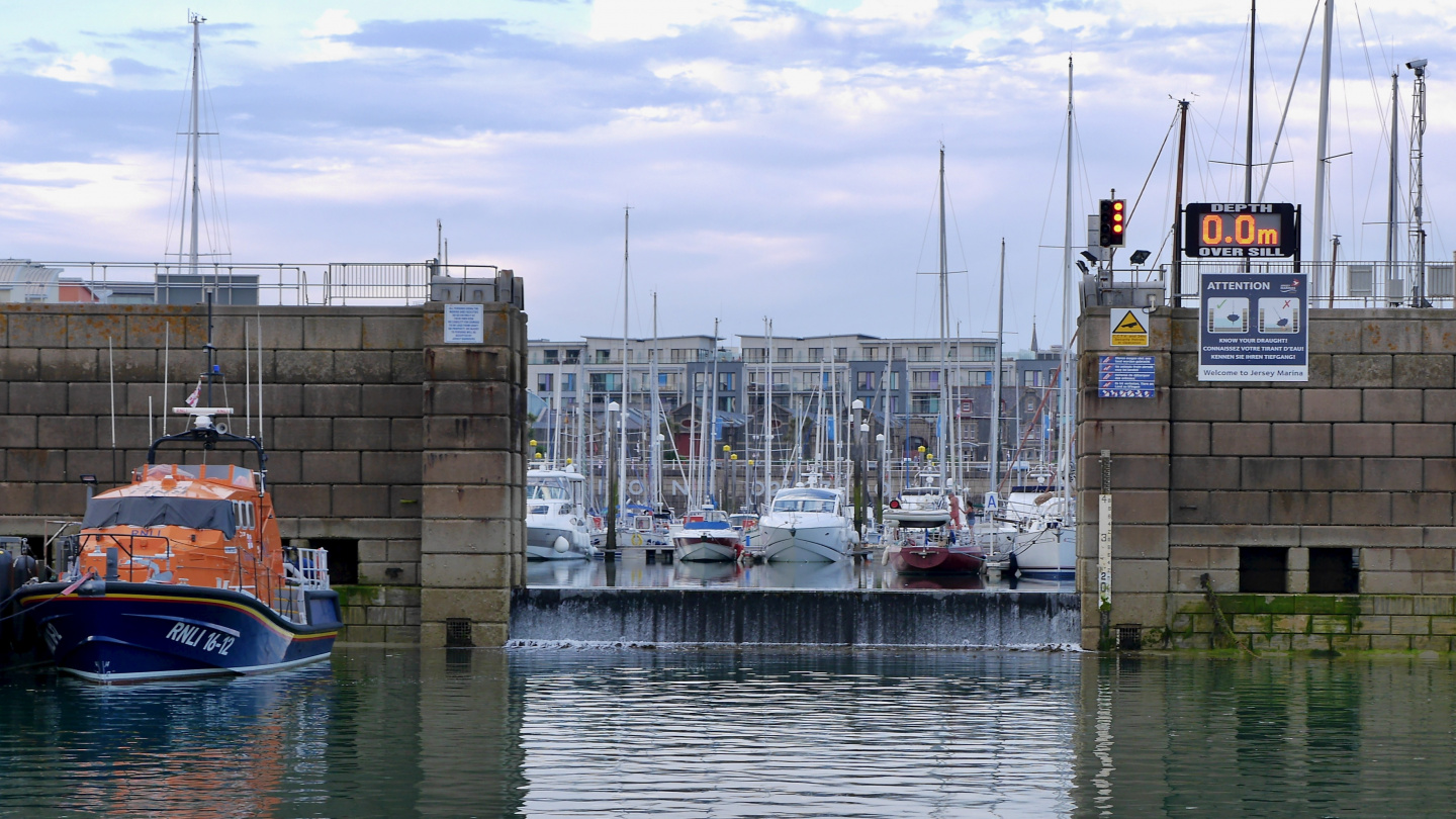 Tidal sill of Jersey marina