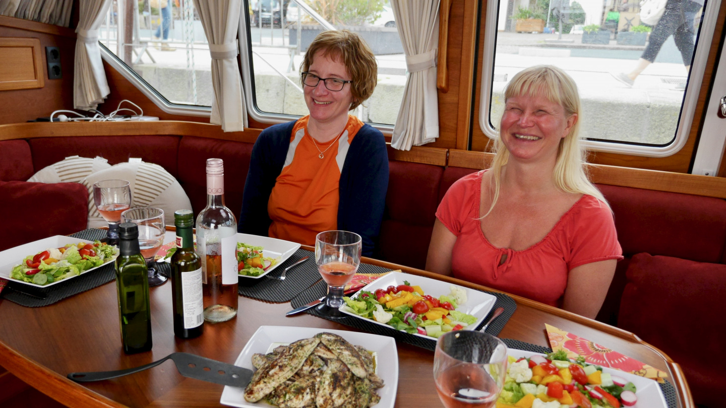 Merja and Eve enjoying the mackerel dinner in Paimpol