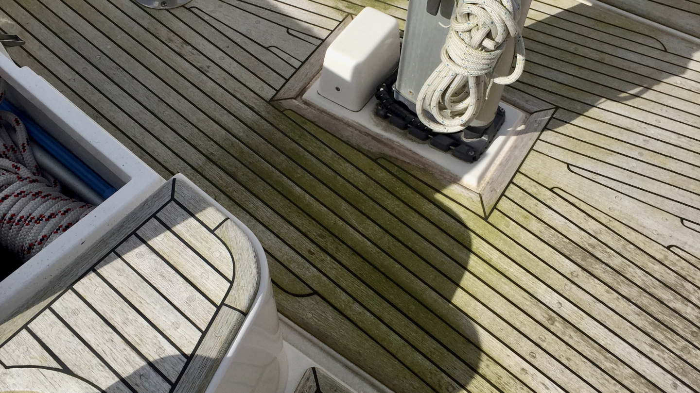 Green teak deck before spring cleaning with Patio Magic in Roscoff