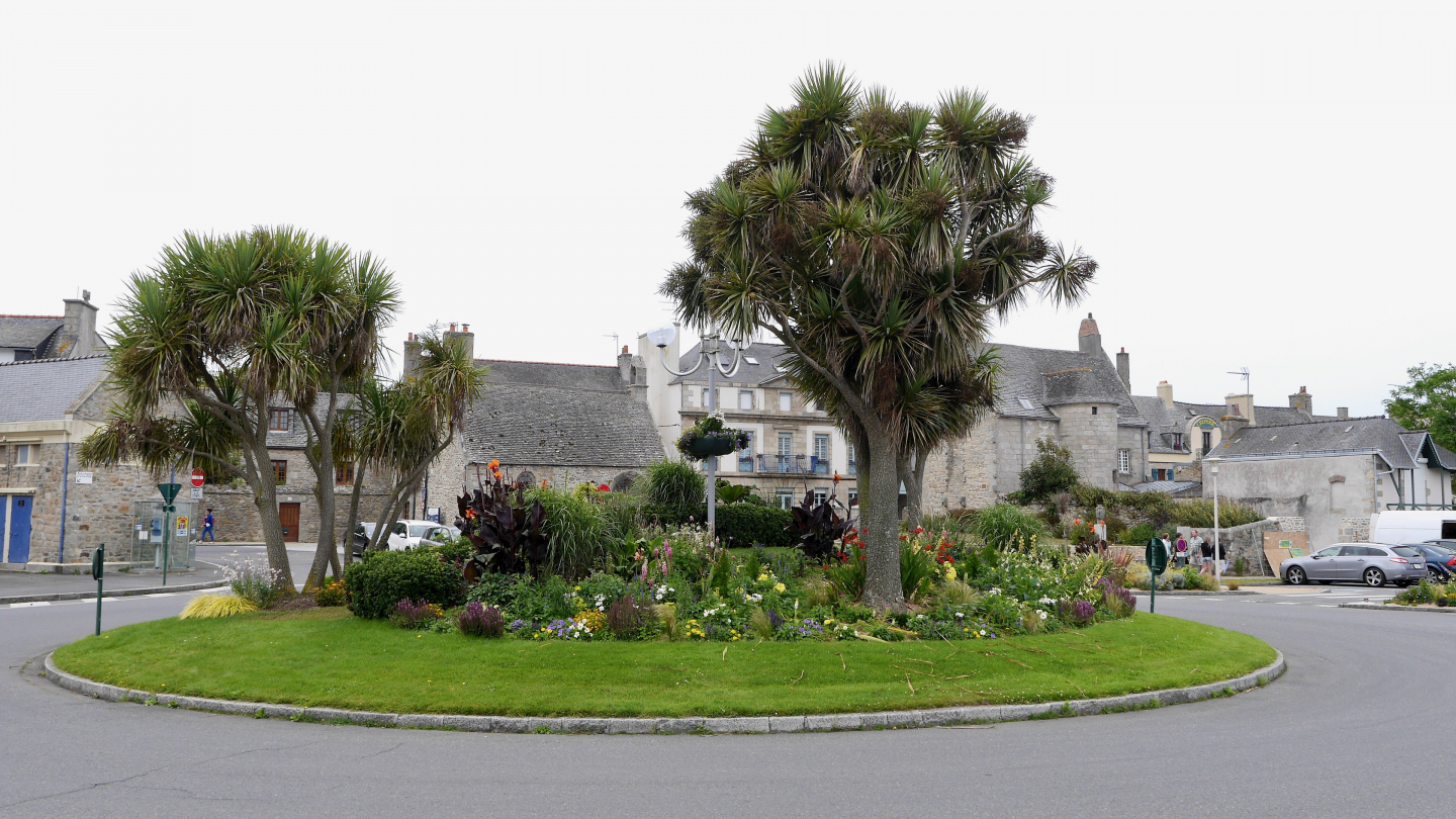 Roundabout in the centre of Roscoff