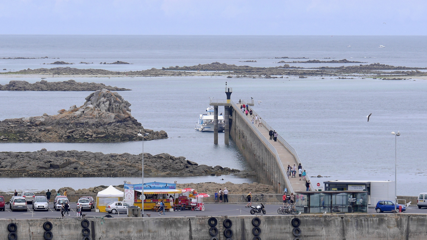 Ferry to Ile de Batz departing from Roscoff during the low water