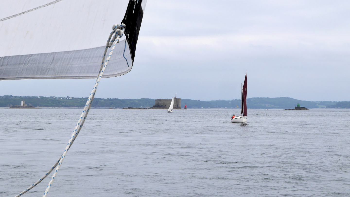 Suwena sailing on the bay of Morlaix in Brittany