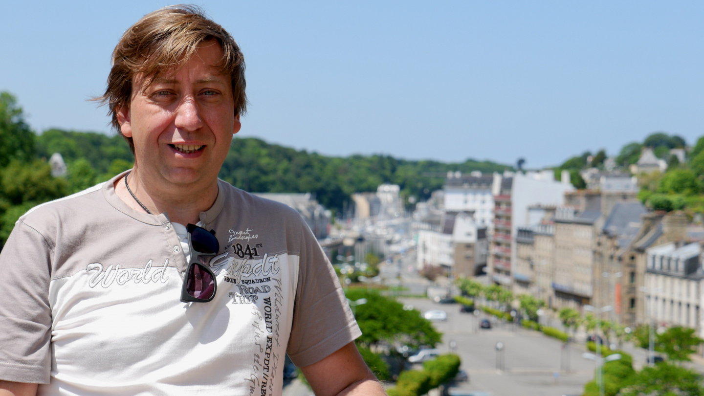 Andrus at the viaduct of Morlaix