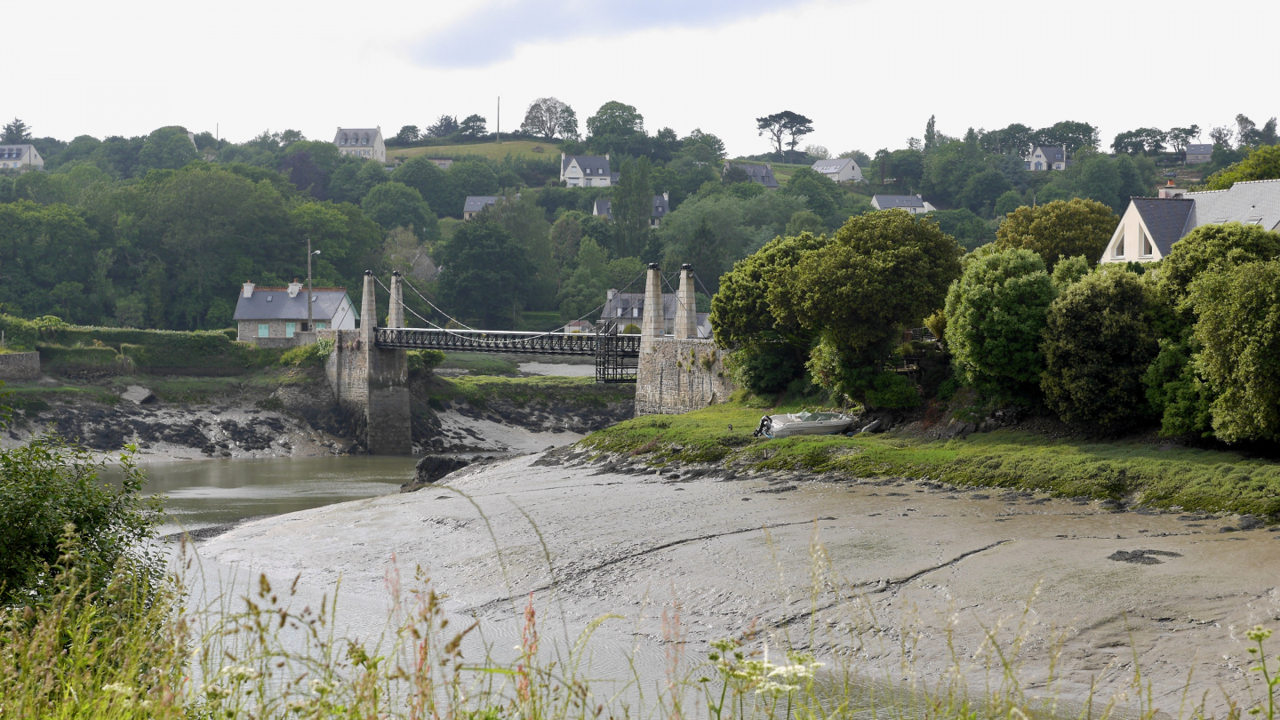 The river scenery in Tréguier in Brittany