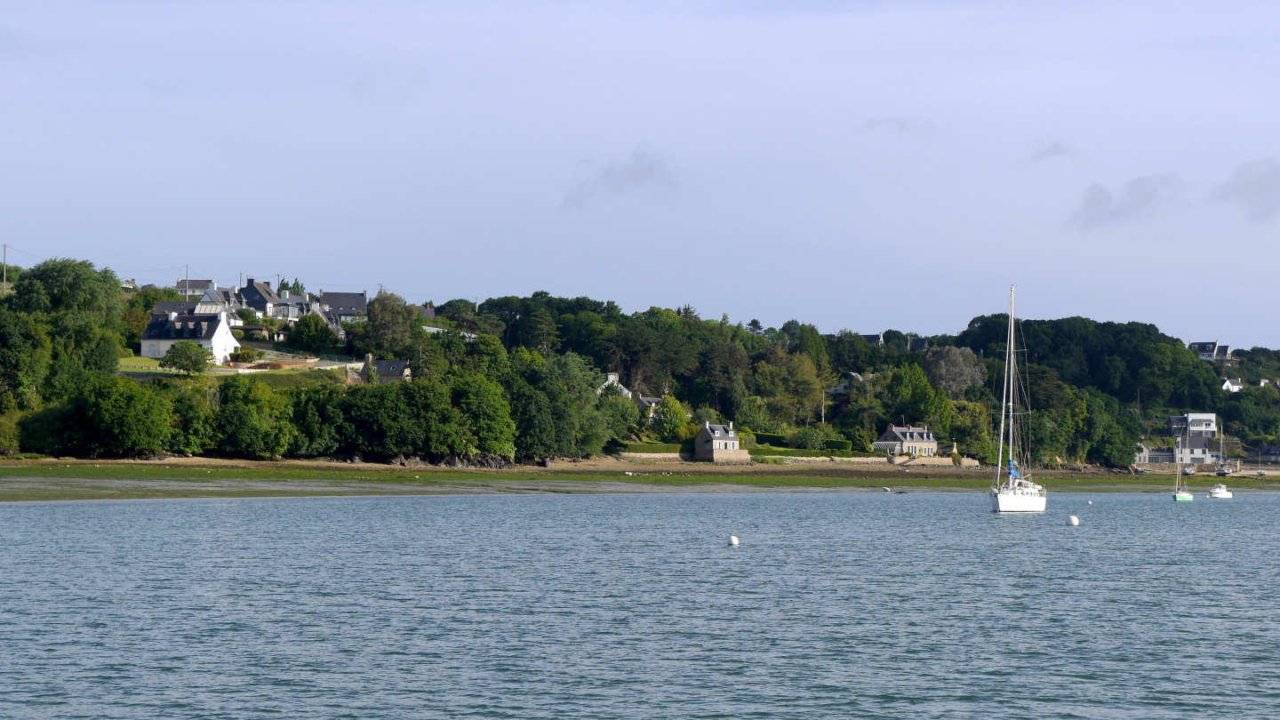 Scenery of the river Jaudy in Brittany