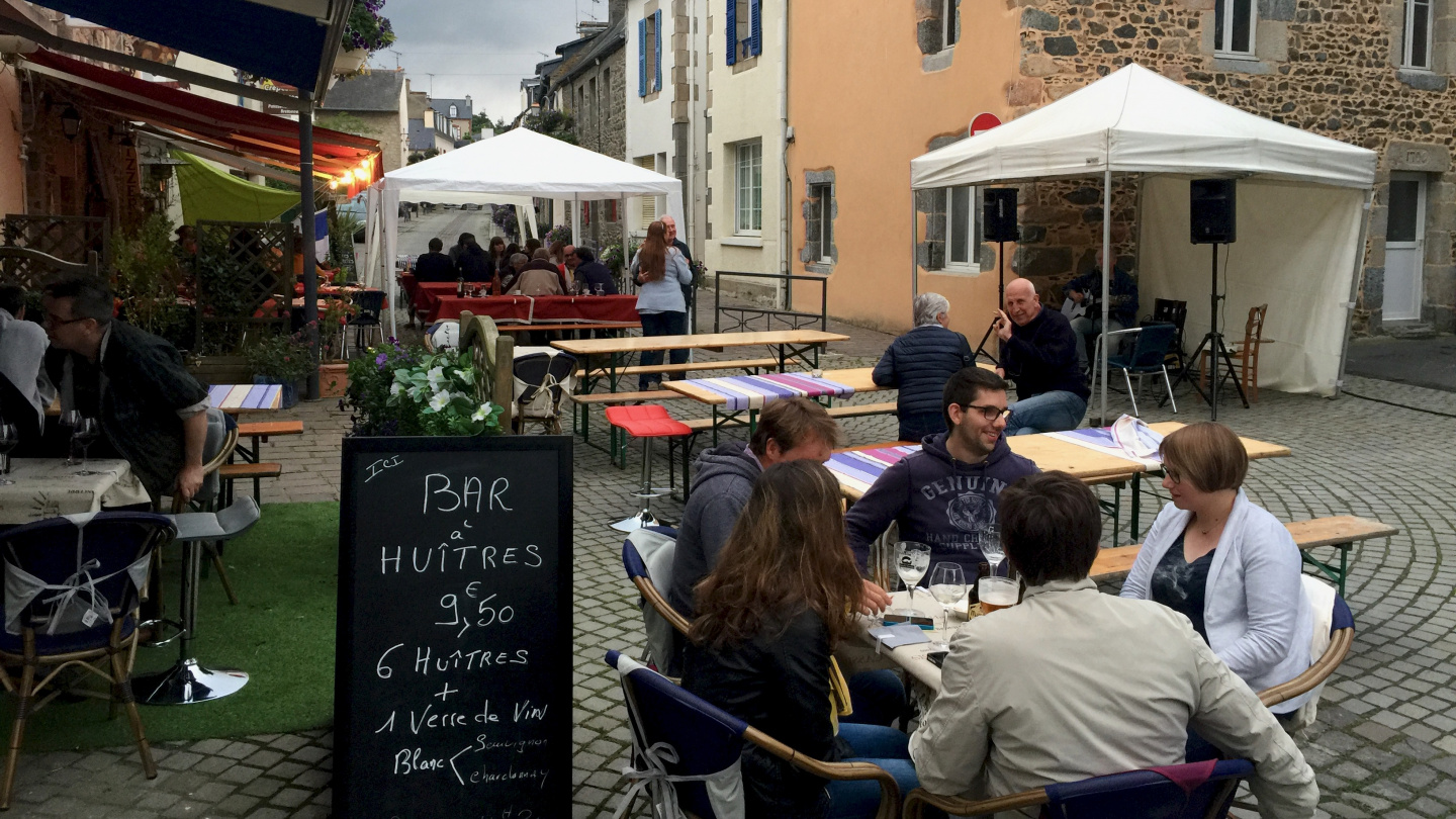 Friday evening street party in Saint Quay Portrieux