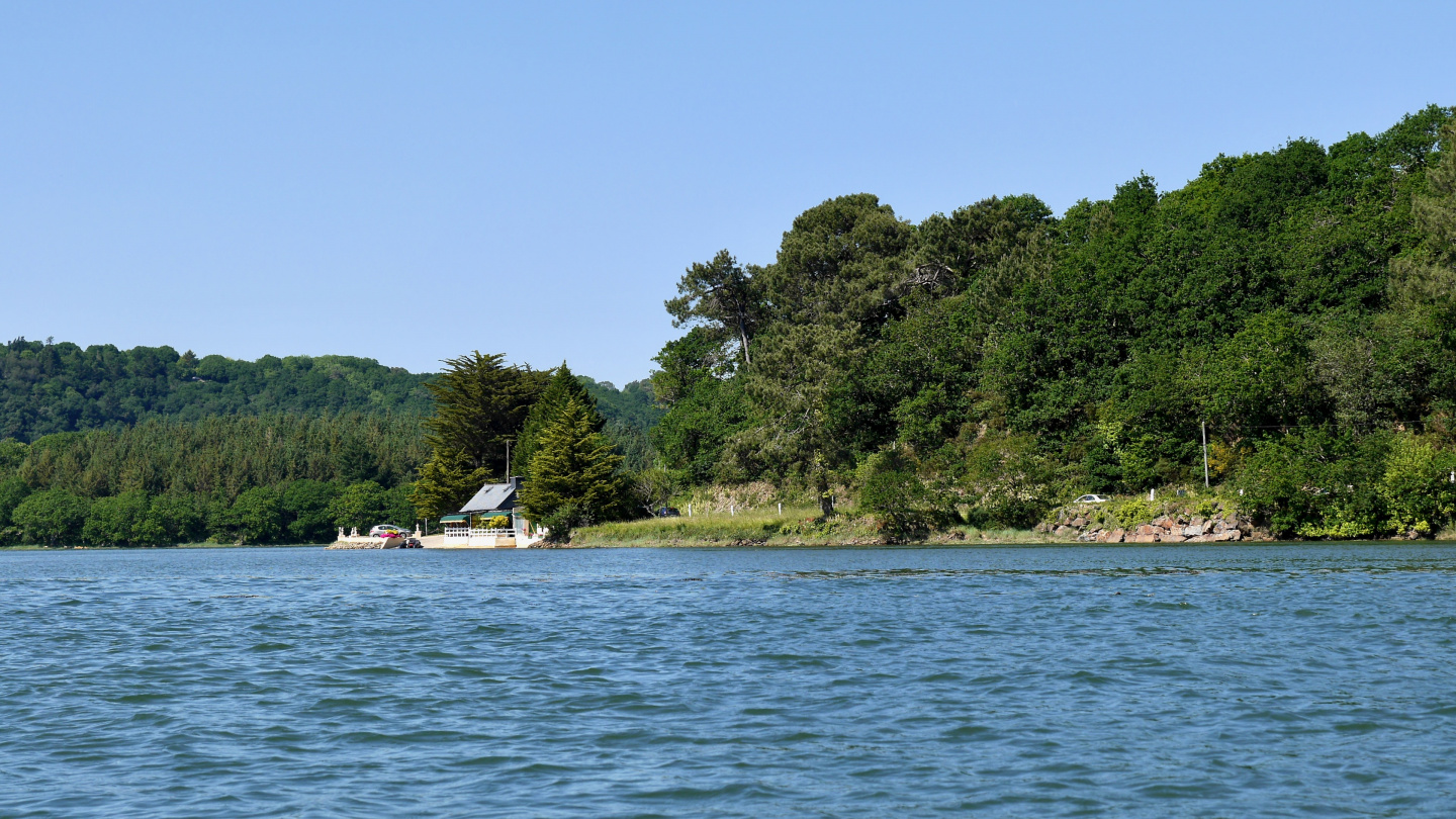 Restaurant on the river L'Aulne in Brittany