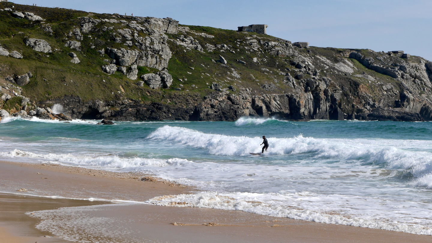 Surters at the Plage de Pen-Hat beach in Brittany