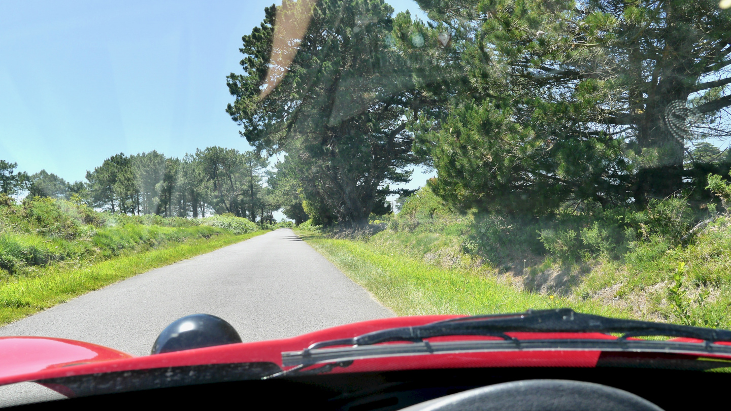 Eve and Andrus driving on the island of Belle-Île in Brittany