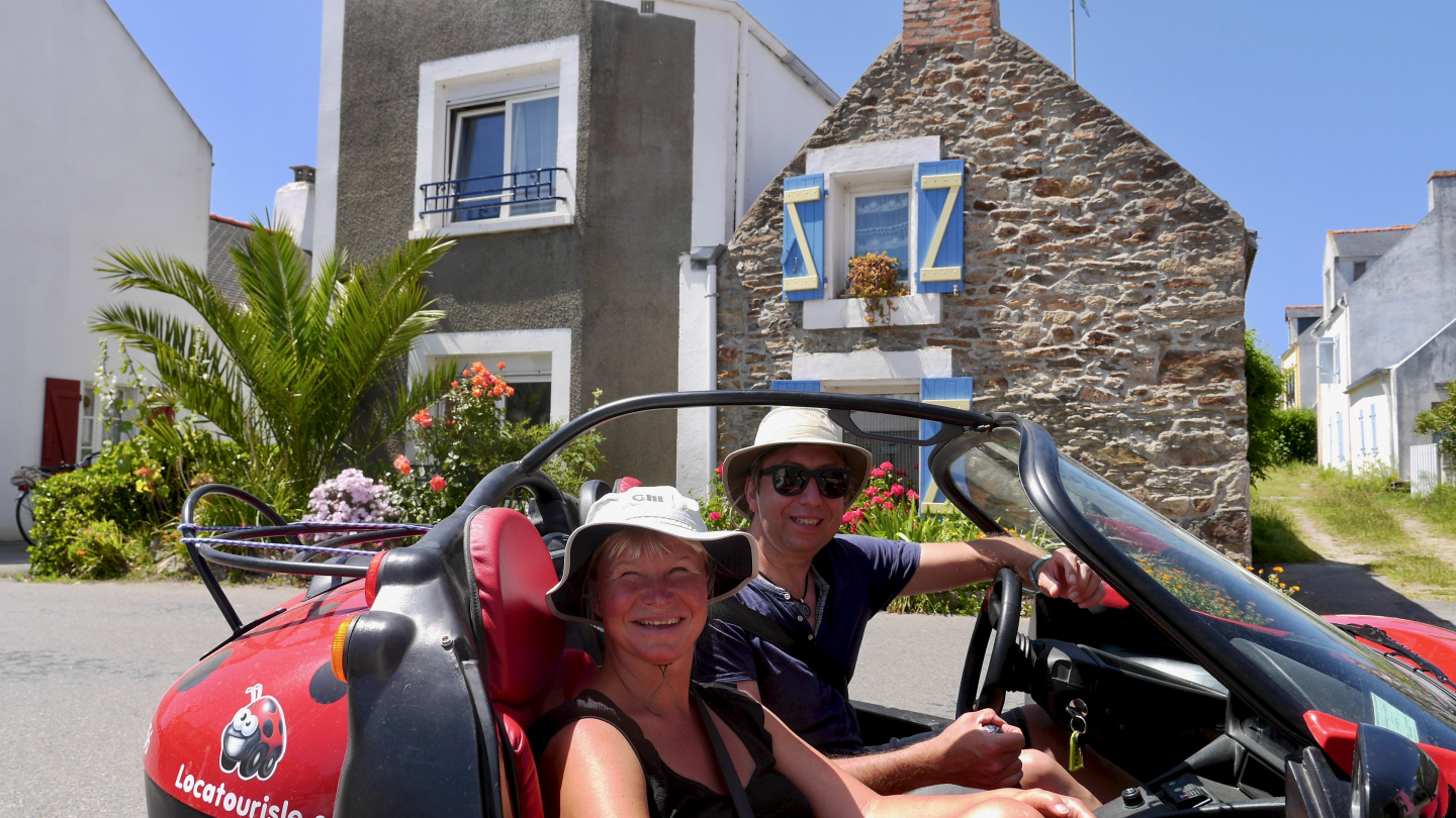 Eve and Andrus driving on the island of Belle-Île in Brittany