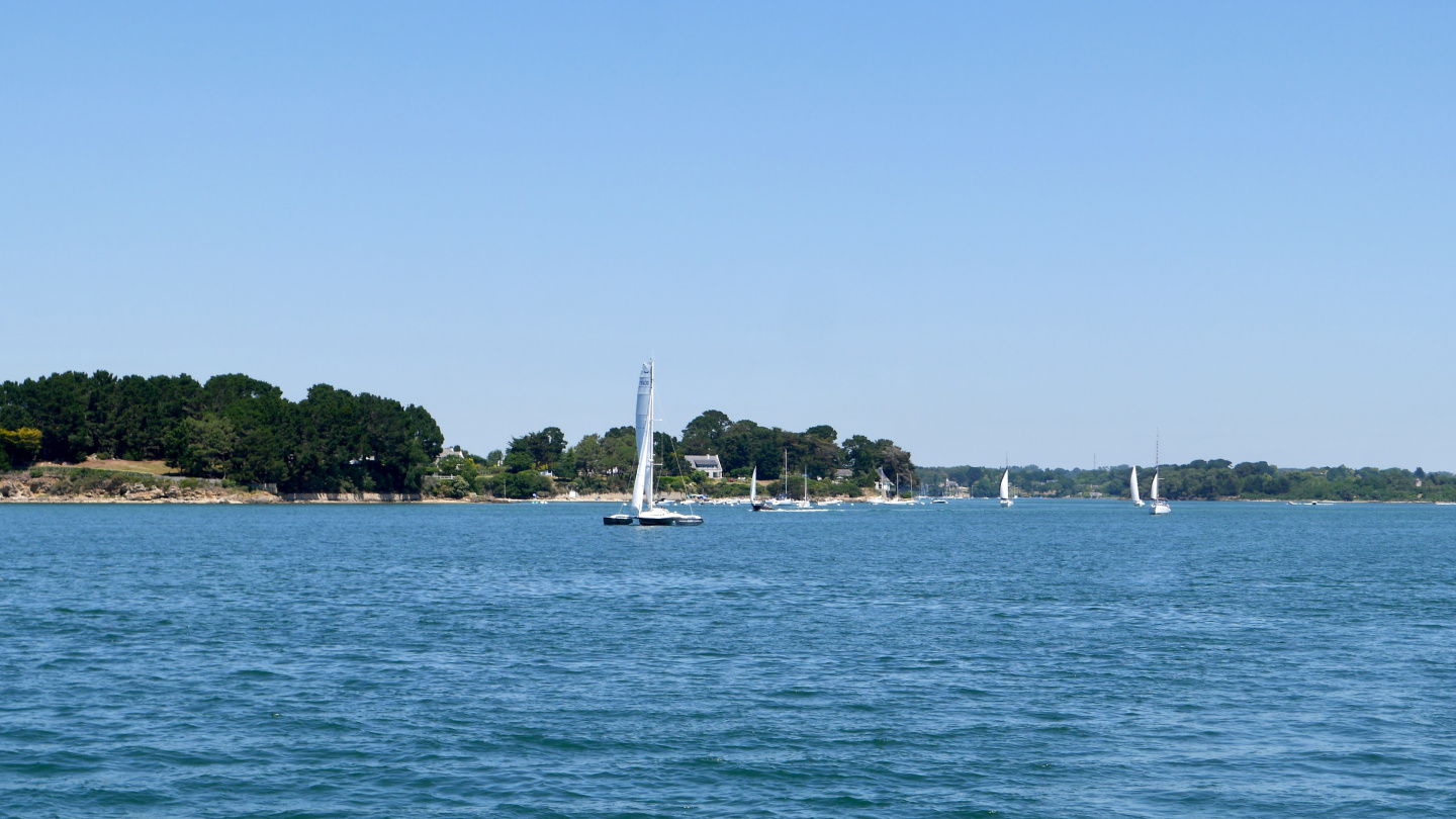 Sunday-sailors in the Gulf of Morbihan in Brittany