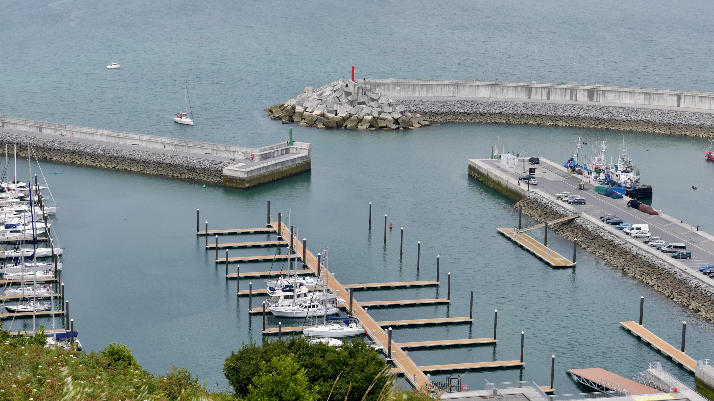 Suwena in the marina of Laredo in Spain