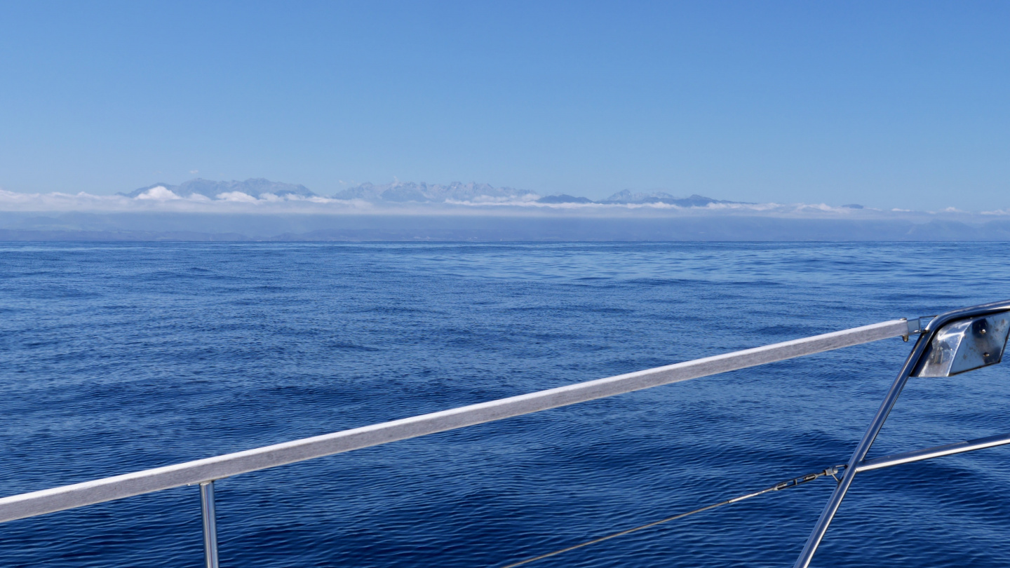 Suwena sailing on the coast of North Spain