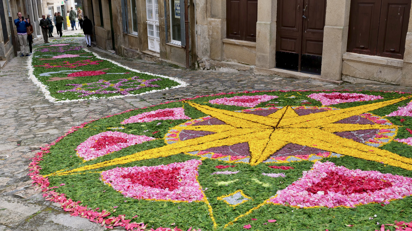 Flower carpets of Corpus Christi in Muros of Galicia