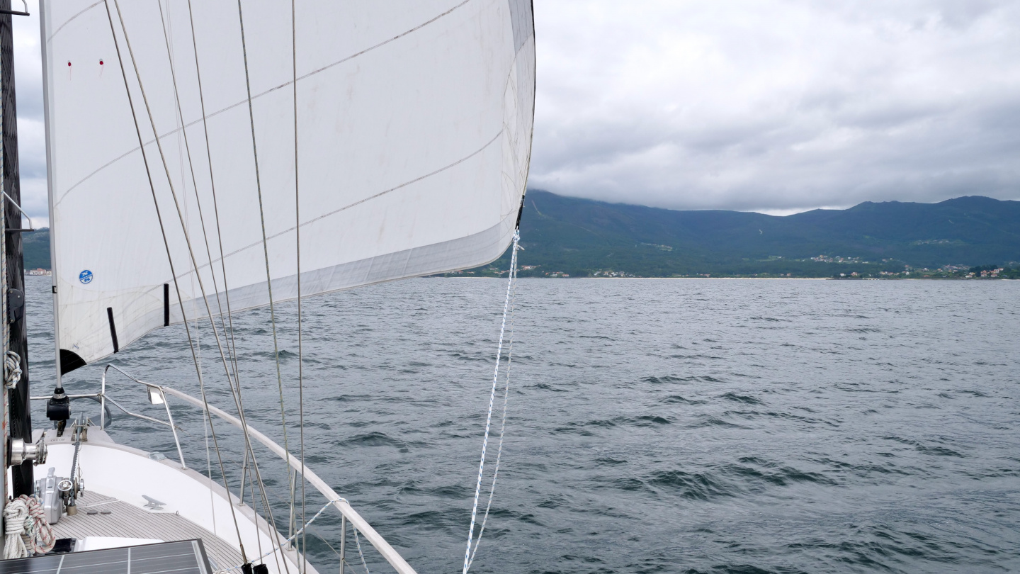 Suwena sailing in Ría de Muros in Galicia