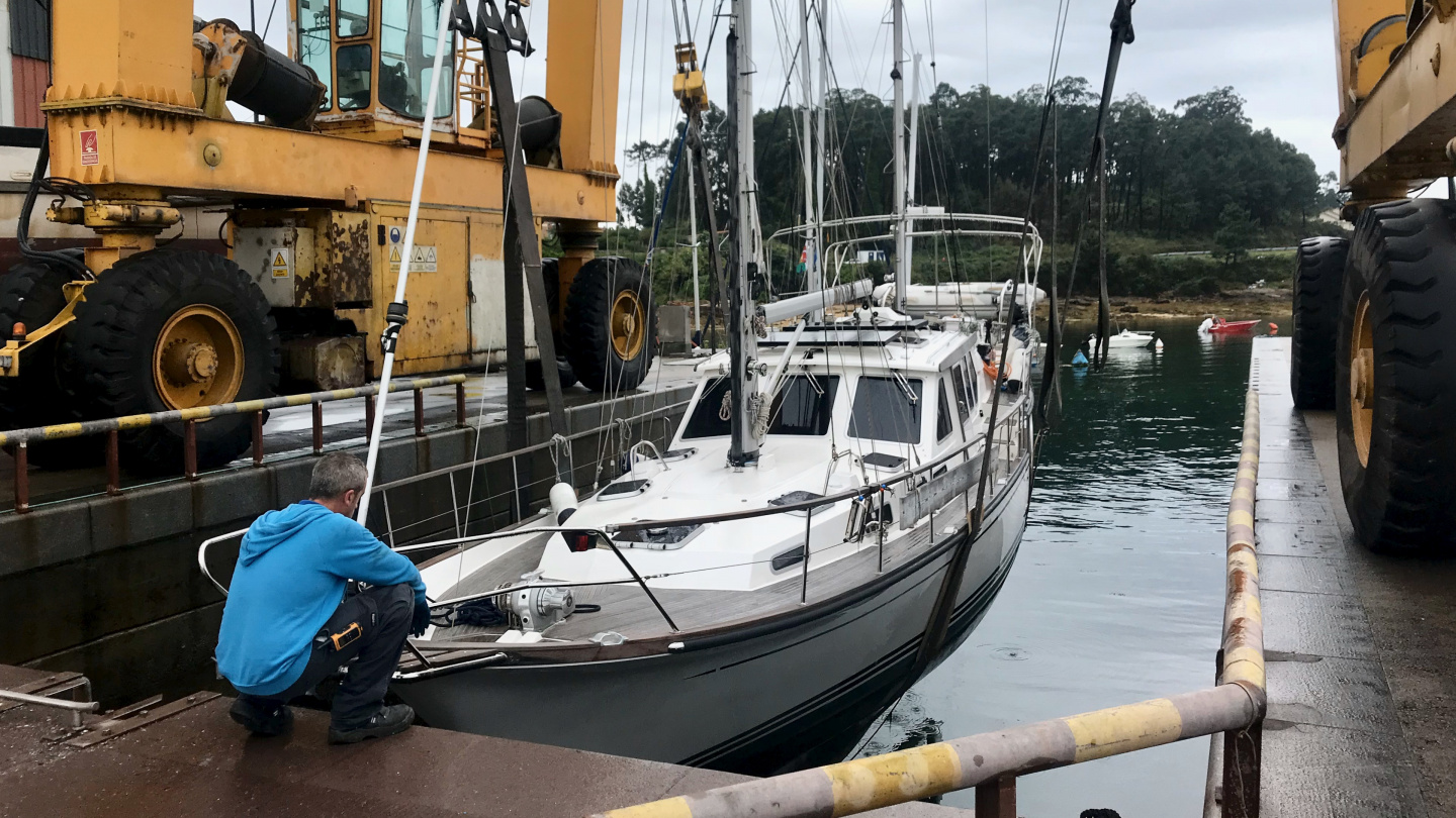 Suwena in the travel lift of Xufre boatyard in Galicia