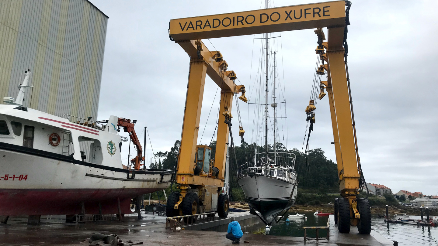 Suwena in the travel lift of Xufre boatyard in Galicia