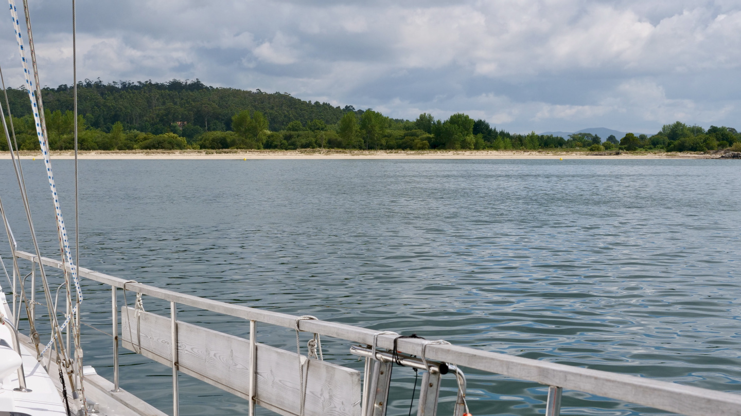 Suwena in Praia de Carragueiros anchorage, Galicia