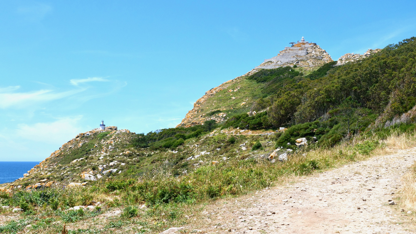 The path to the lighthouse of Faro, the islands of Cíes