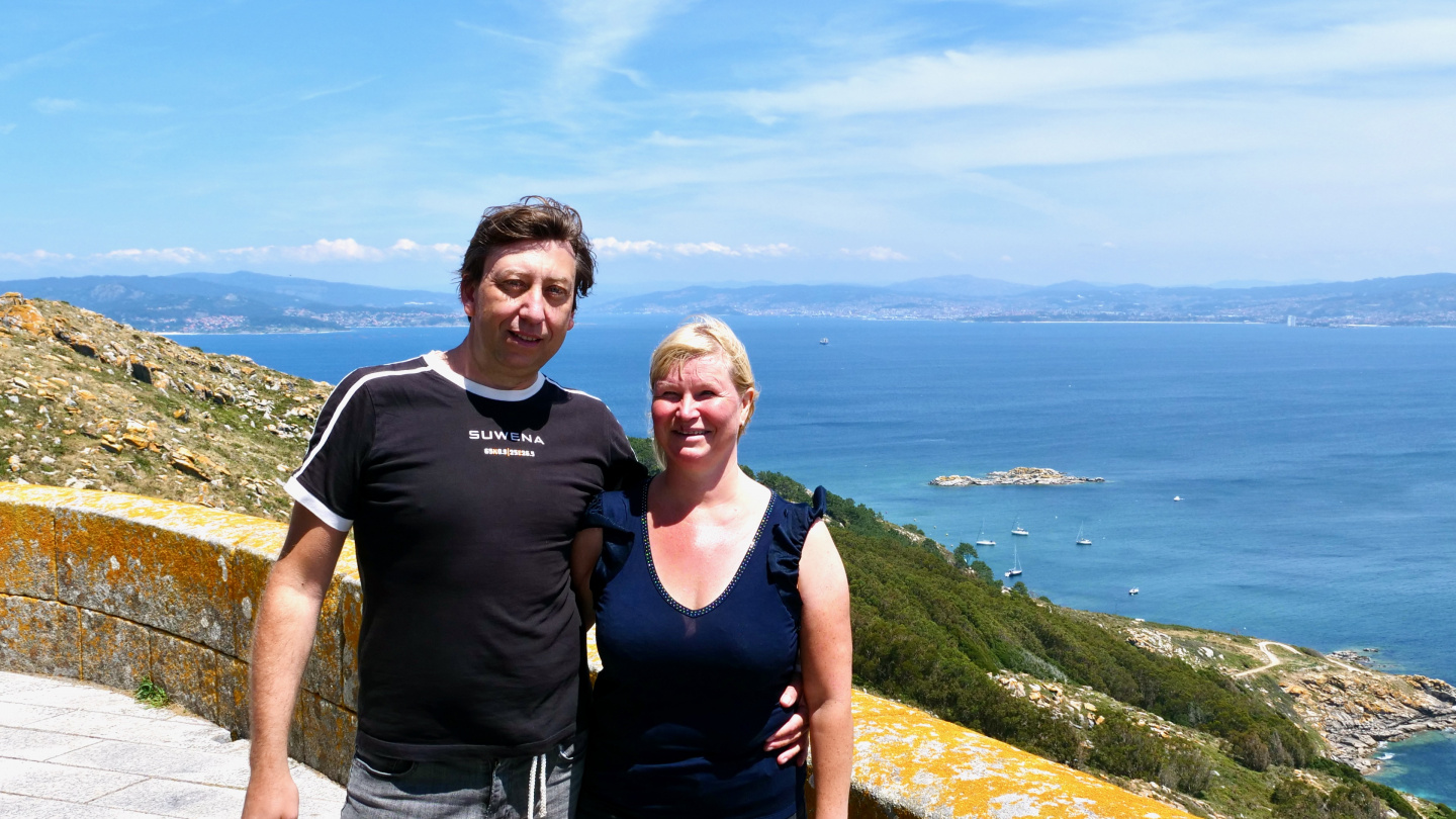 Eve and Andrus at the lighthouse of Faro, Cíes, Galicia