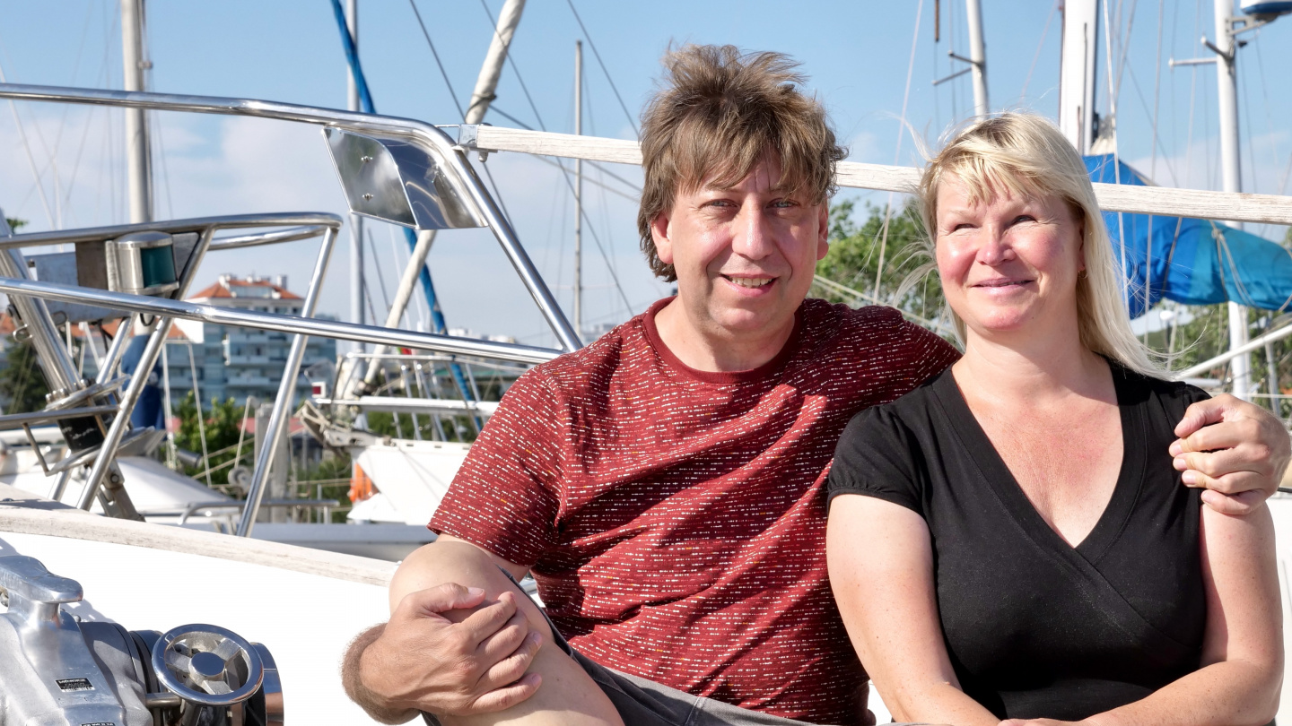 Eve and Andrus in boatyard of Algés