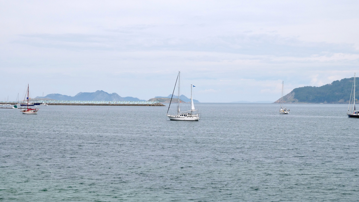 Suwena in the anchorage of Baiona