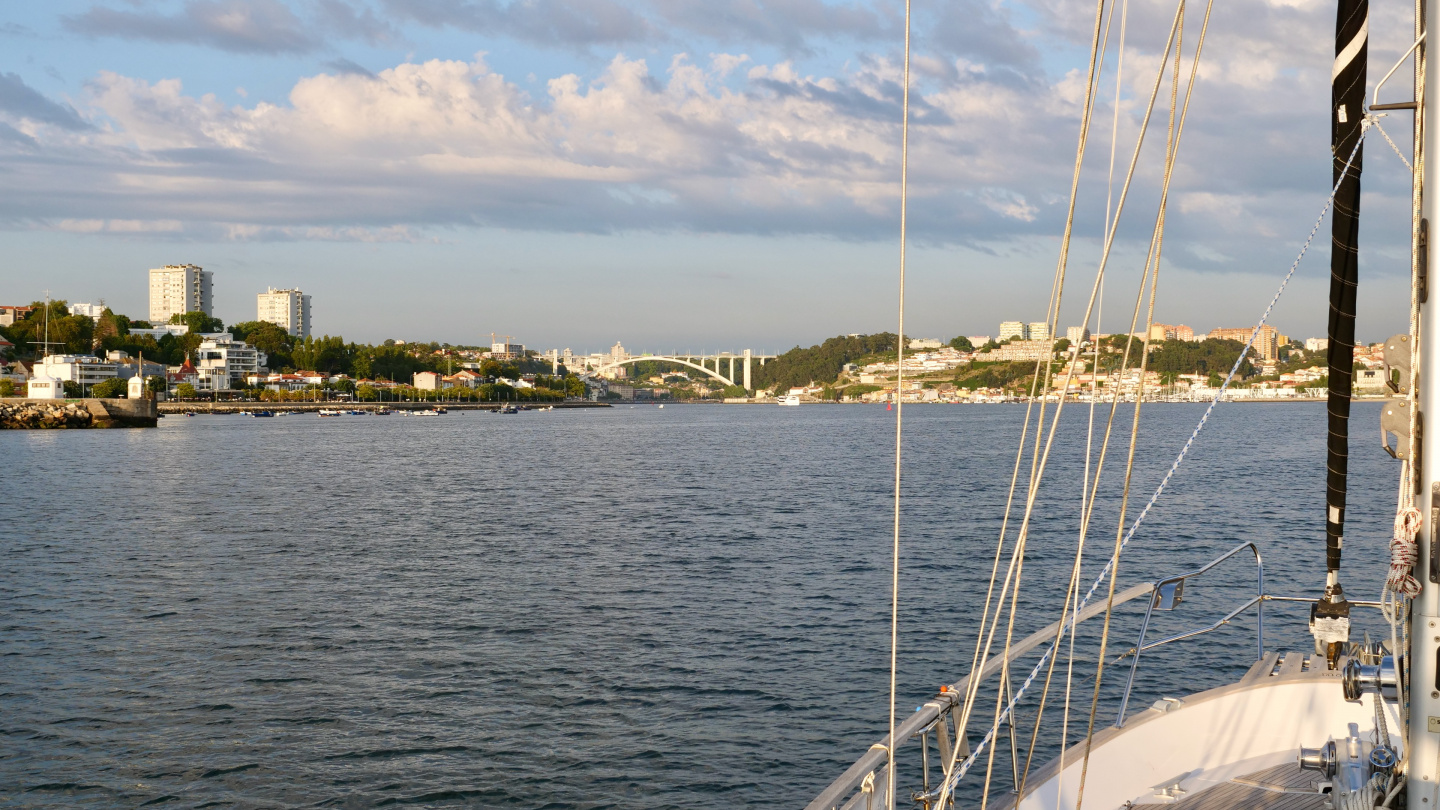 Suwena arriving in Porto