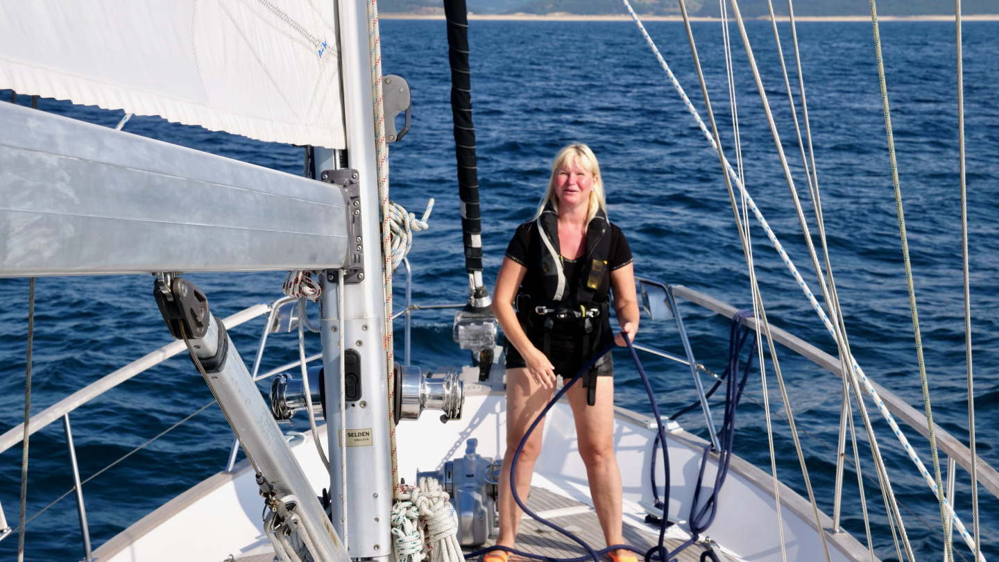 Eve preparing Suwena for Nazaré, Portugal