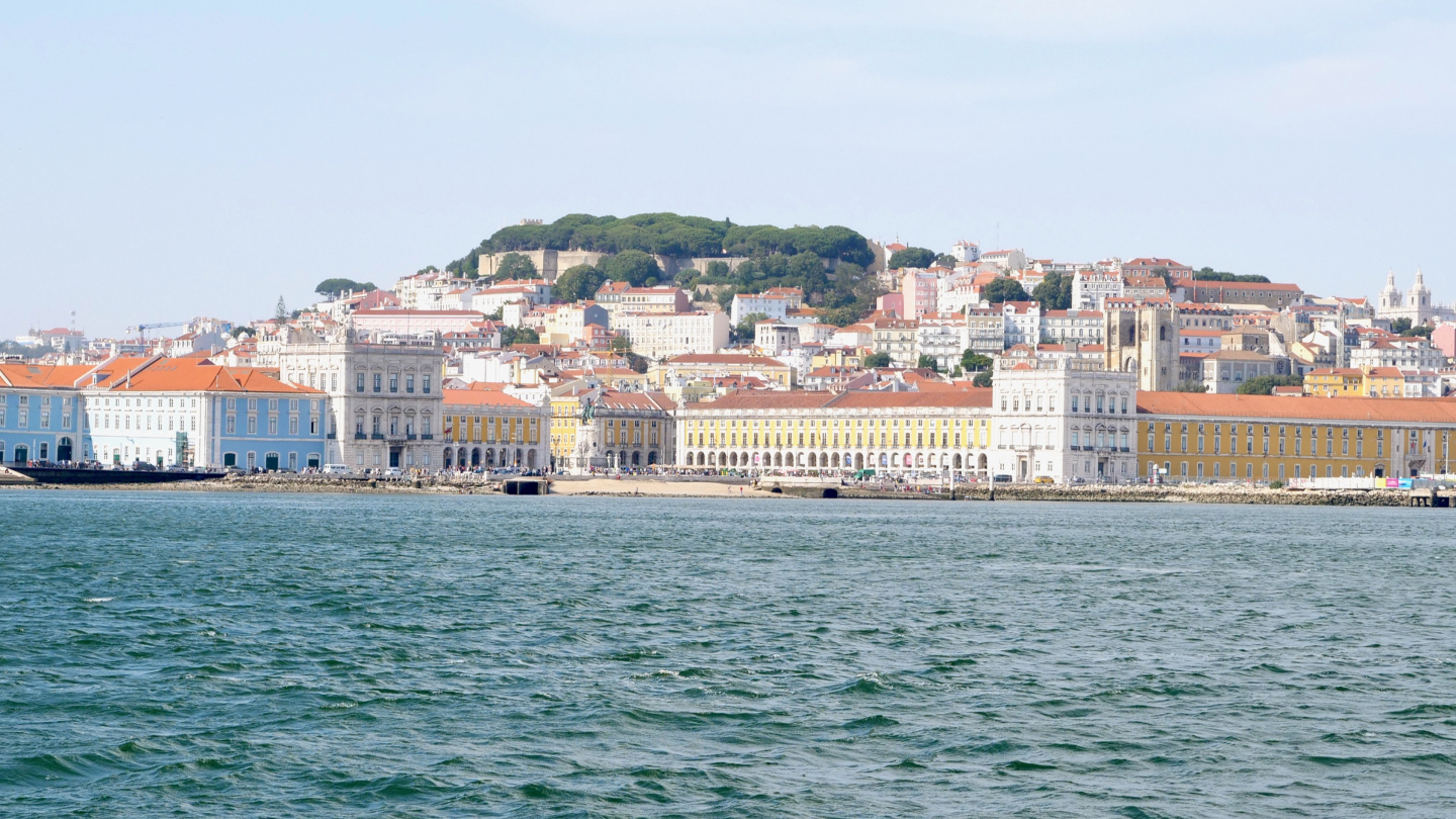 Suwena passing by the center of Lisbon, Portugal