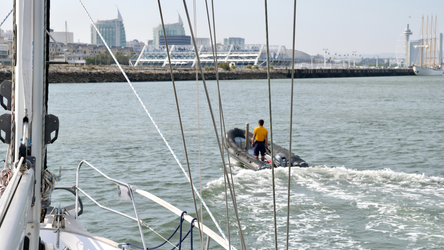 Suwena arriving in the marina of Parque das Nações, Lisbon