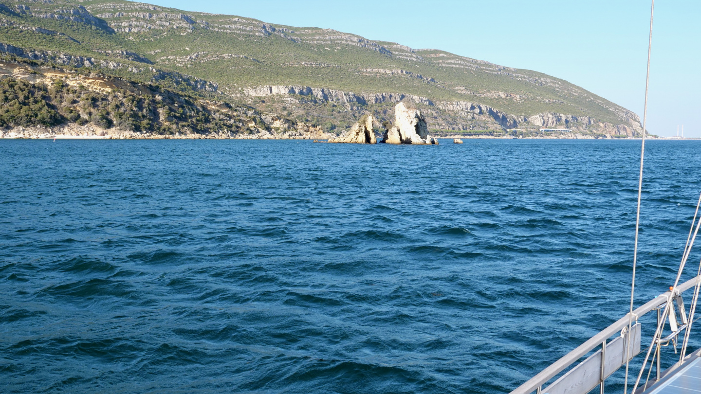 Suwena sailing in the natural reserve of Arrábida, Portugal