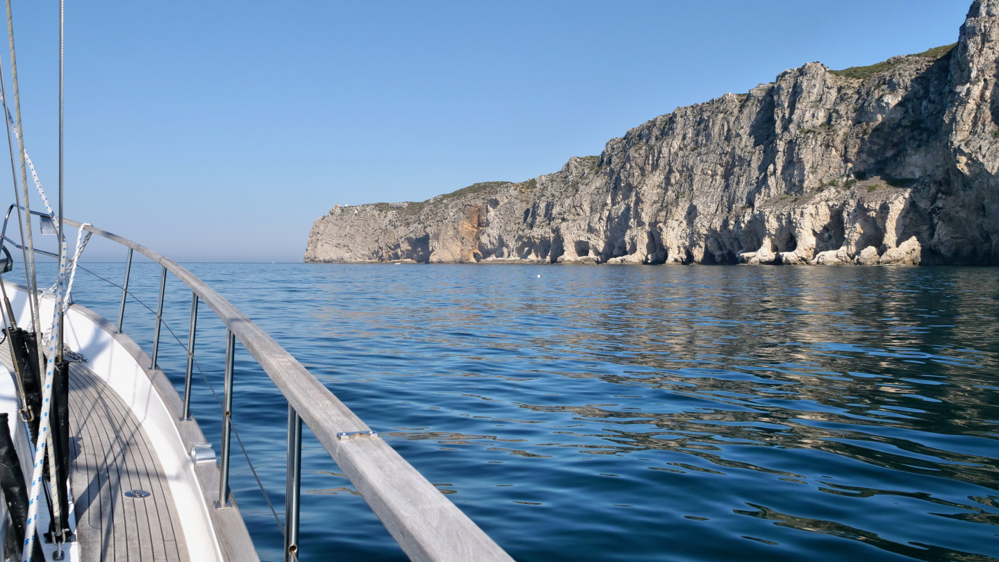 Suwena passing the cape of Espichel, Portugal