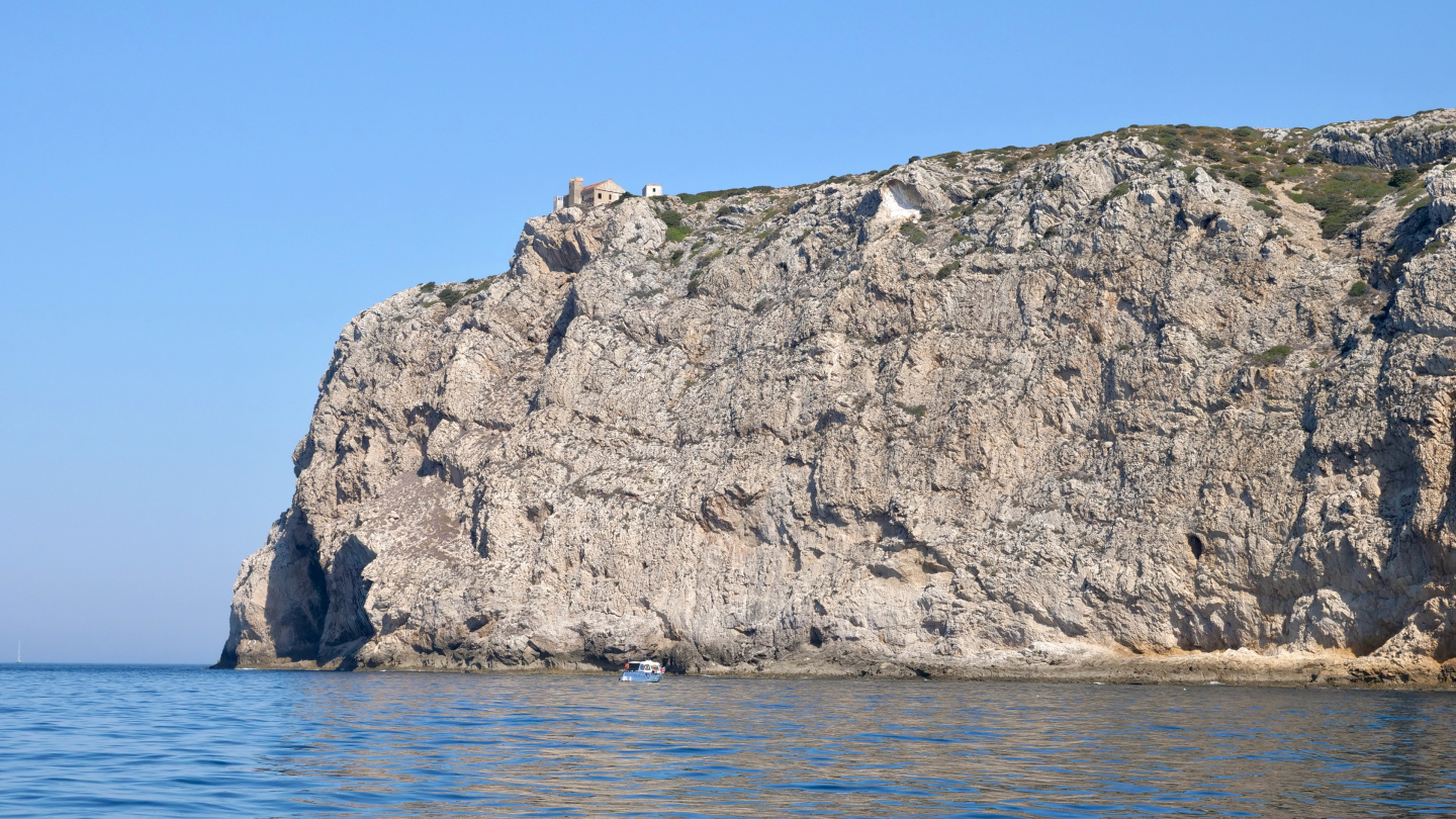 Suwena passing the cape of Espichel, Portugal