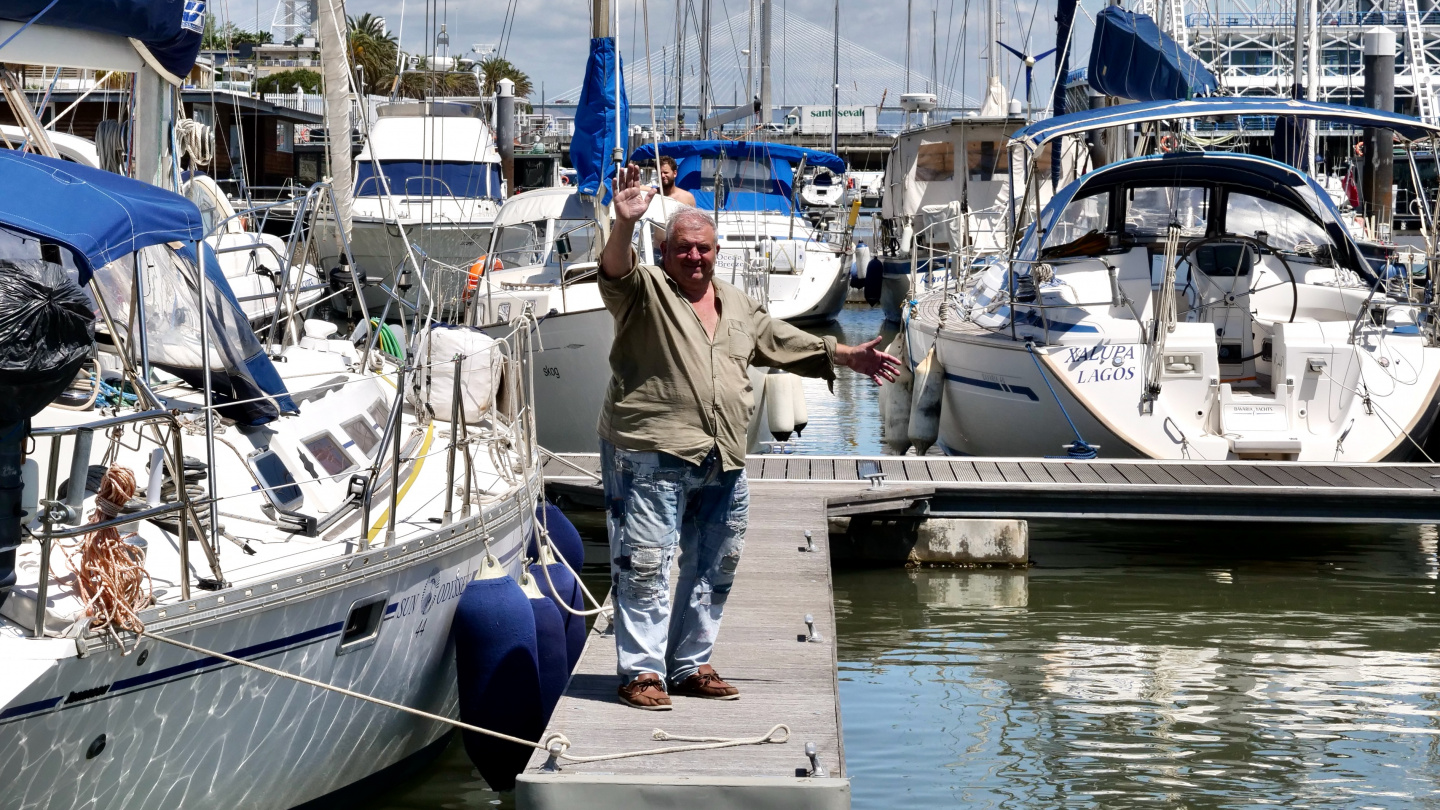 Hervé waving farewells in Parque das Nações