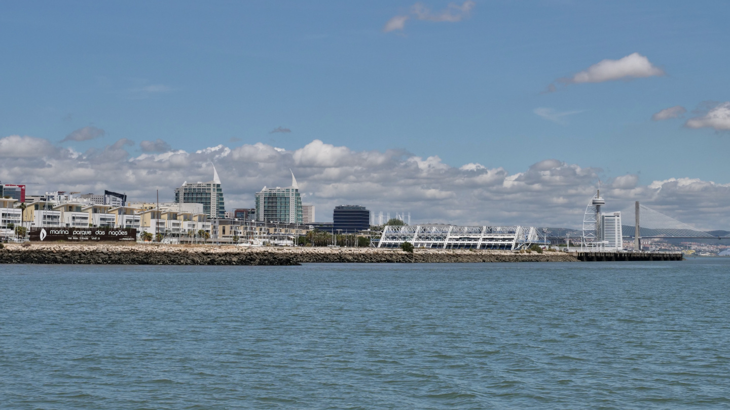 Suwena departing Marina Parque das Nações, Lisbon