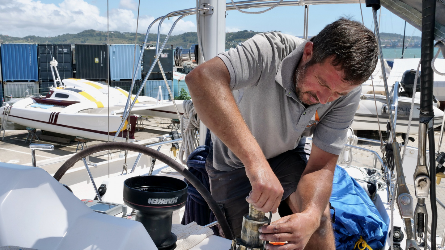 Tecnirigging servicing Suwena's winches in Algés, Portugal