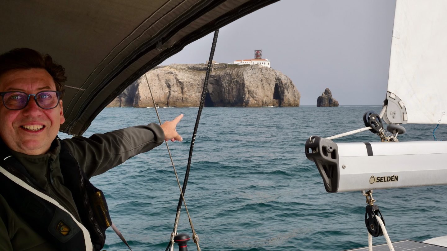 Andrus sailing around the cape of São Vicente, Portugal