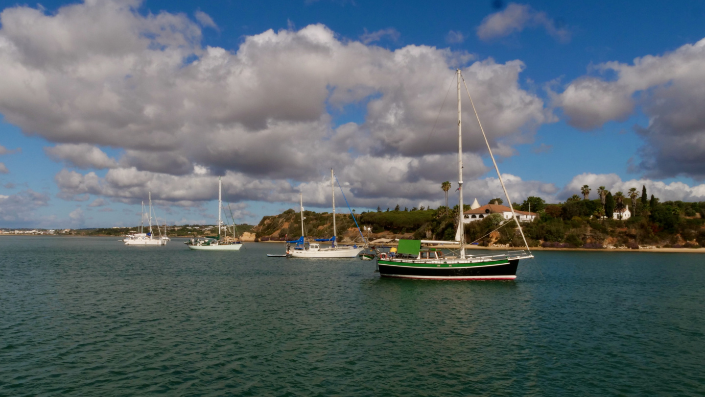 Vierasveneiden ankkurointialue, Alvor, Portugali