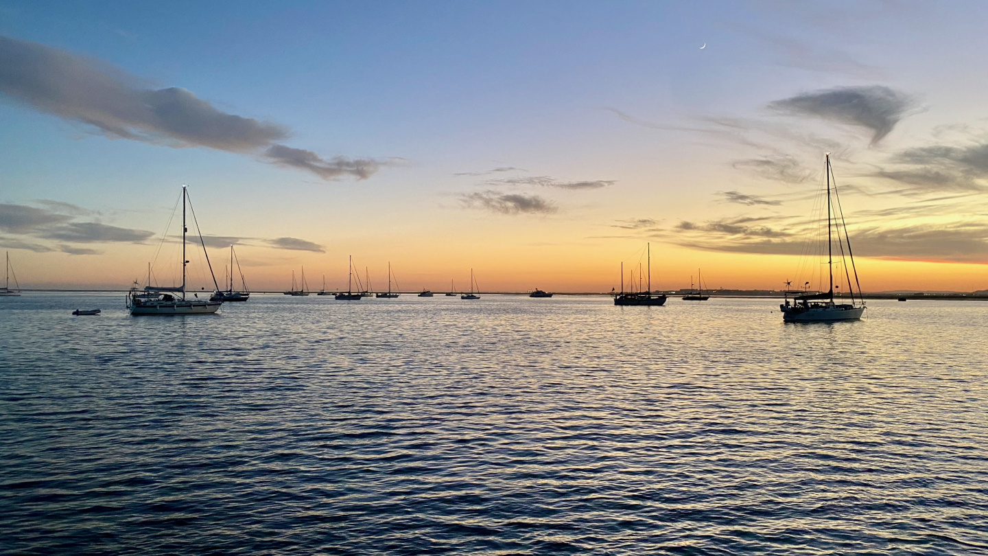 The sunset in the anchorage of Culatra, Algarve