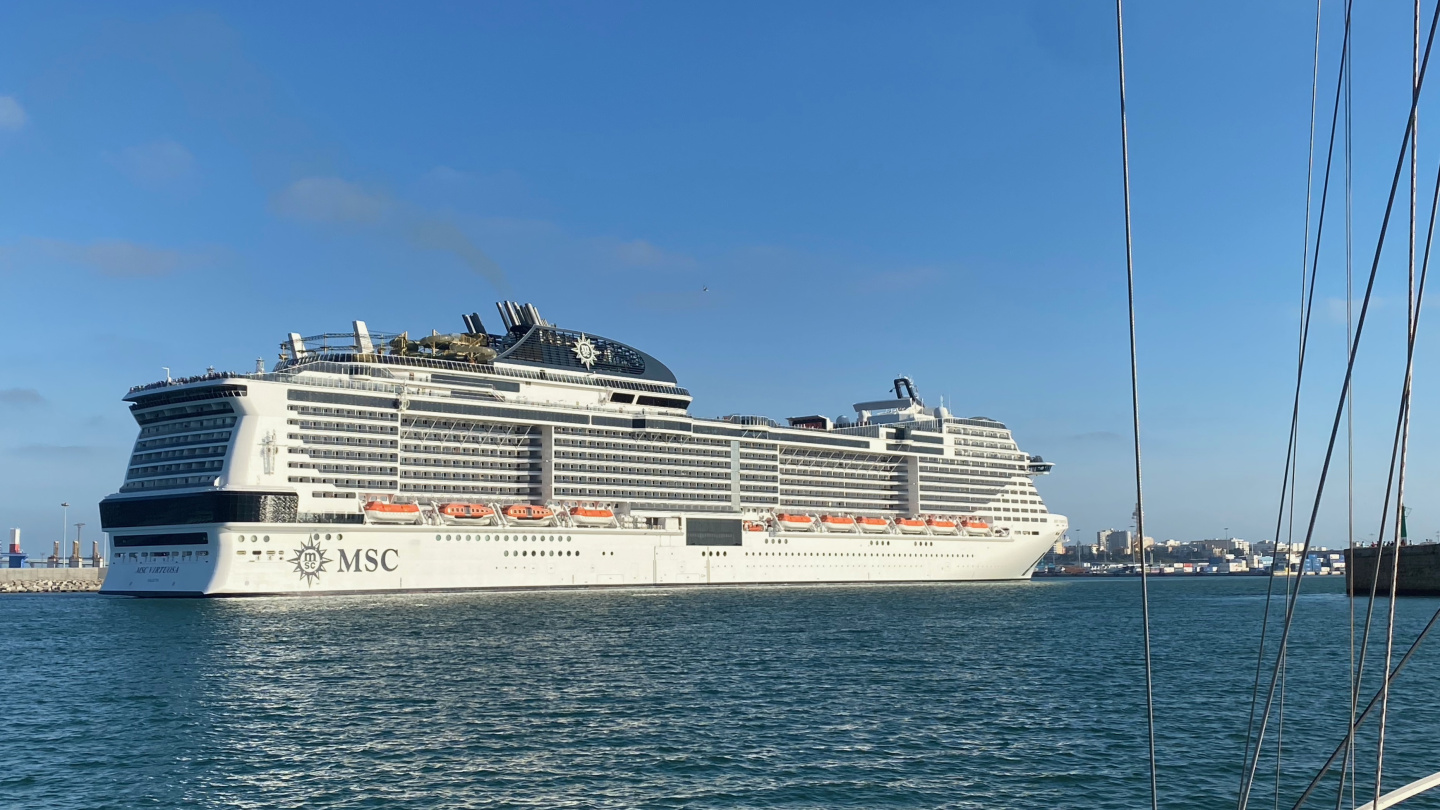 Suwena giving way to the cruise ship in Cadiz, Spain