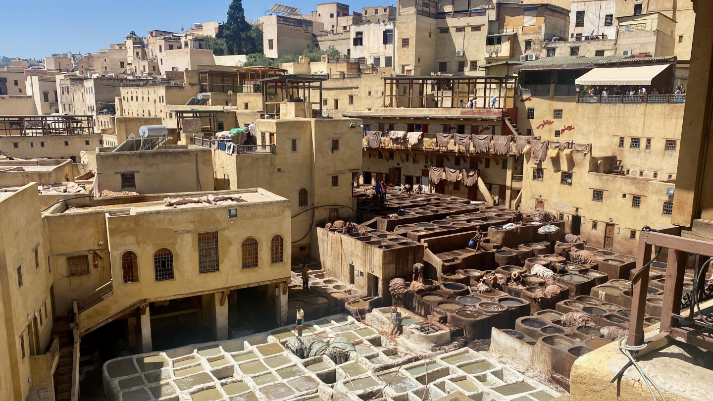 Perinteinen nahkurinpaja Fesissä, Marokko